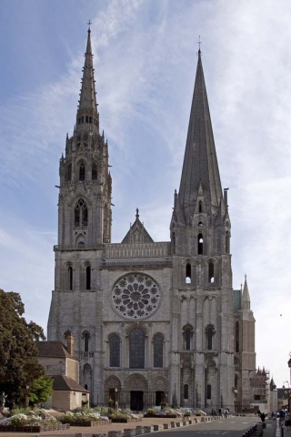 1200px Chartres Cathedral