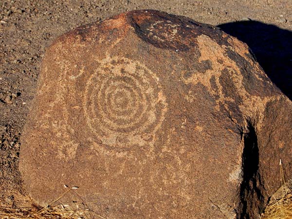 hohokam concentric circle petroglyph1